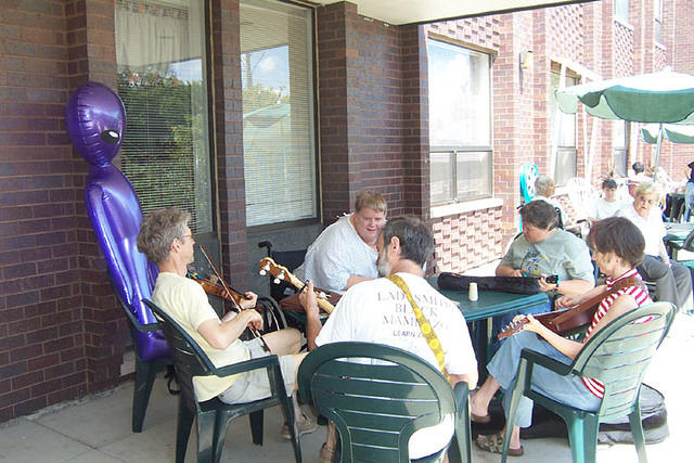 musicians_on_patio