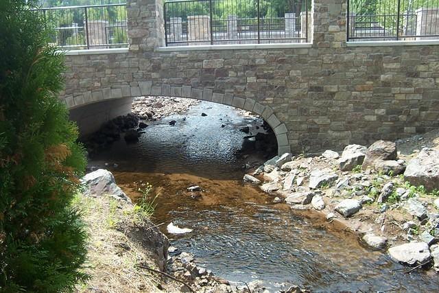 Landing_whetstone_bridge