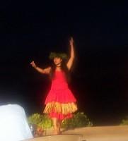 Maui_feast_at_Lele_Hawaiian_dancer