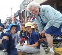 mom_aaron_meredith_at_cody_parade